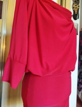 Vestito rosso con gonna a tubo. Vintage anni '80