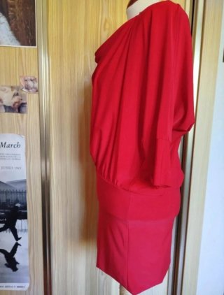 Vestito rosso con gonna a tubo. Vintage anni '80