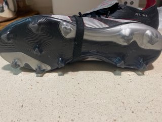Botas de fútbol Adidas Predator Negras/Rojas