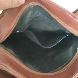 Bolso de piel marrón
