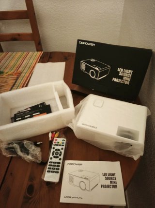 Mini proyector portátil DBPOWER Full HD