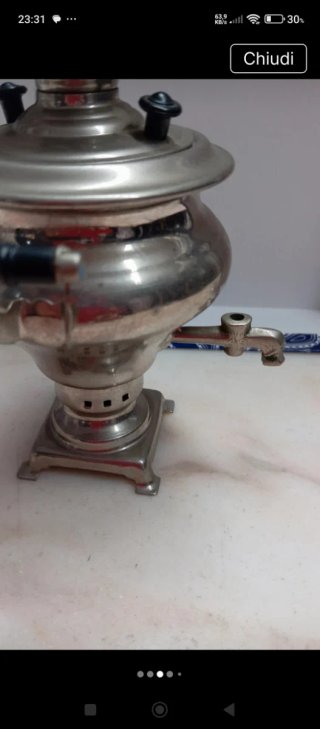 Samovar vintage in metallo