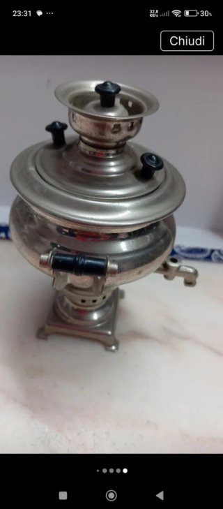 Samovar vintage in metallo