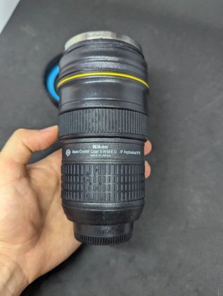 Tazza a forma di obiettivo Nikon con coperchio