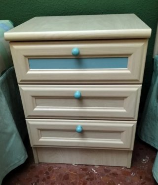 Armario 3 puertas + somier 90 + mesita