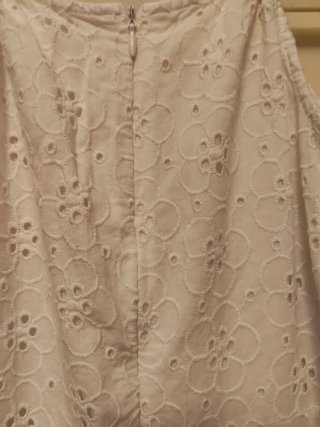 Mono infantil blanco bordado