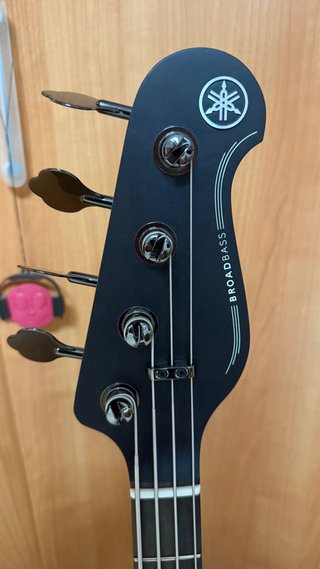 Bajo Eléctrico Yamaha BB734A Rojo