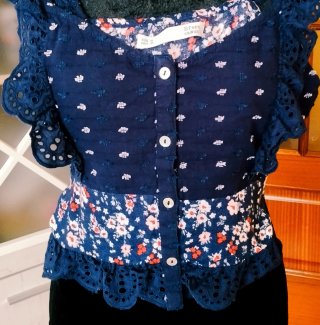 Blusa Sfera volantes flores Talla M