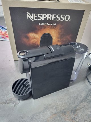 Cafetera Nespresso Essenza Mini Negra