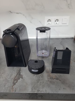 Cafetera Nespresso Essenza Mini Negra