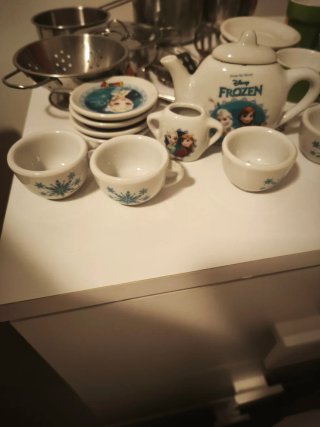 Juego de té Frozen y accesorios cocinita Ikea