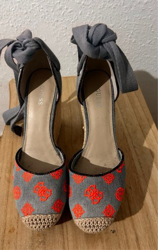 Zapatos Guess Azul y Rojo