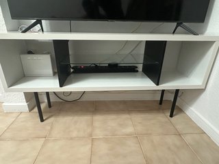 Mueble TV comedor blanco y negro