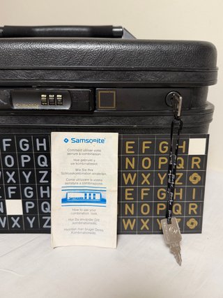 Neceser Vintage Samsonite Combinación y Llave Gris