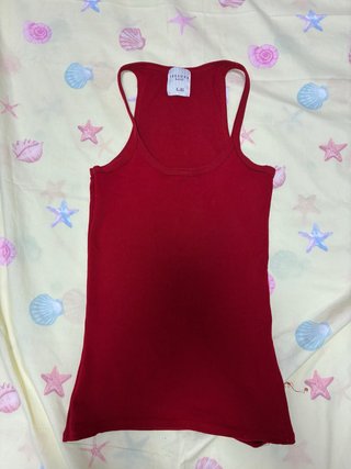 Camiseta tirantes Bershka roja talla L