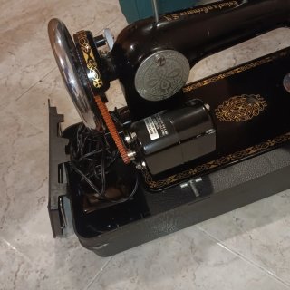 Máquina de Coser Vintage con Motor