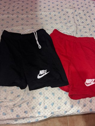 Pantalones cortos Nike negros y rojos