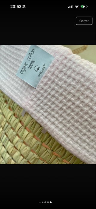 Cuna de mimbre para bebé color rosa