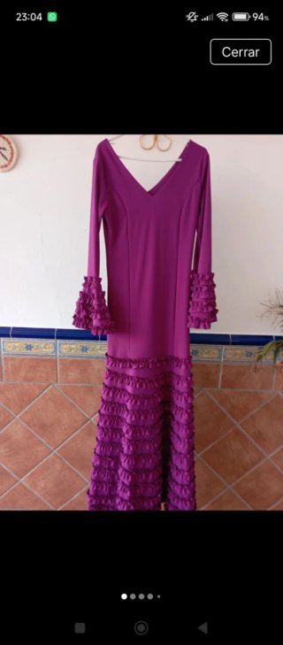 Traje de flamenca morado con volantes