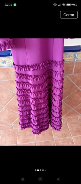 Traje de flamenca morado con volantes