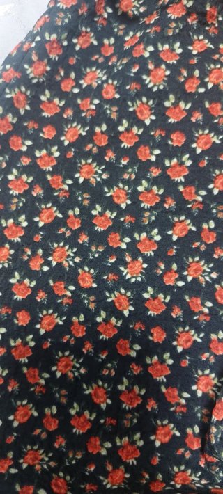 Vestido estampado flores negro y rojo