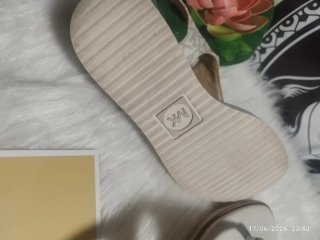 Sandalias Michael Kors Beige y Doradas