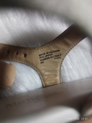 Sandalias Michael Kors Beige y Doradas