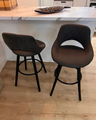 2 Sedie alte ideali per la barra