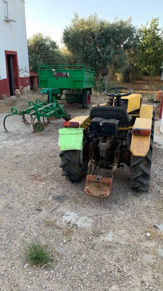 Tractor Pasquali 991E con remolque y gradas