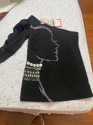Blusa Hombro Descubierto con Adorno