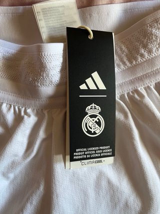 Pantalón Corto Real Madrid Adidas con calcetines