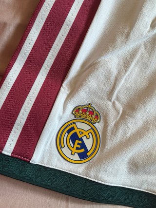 Pantalón Corto Real Madrid Adidas con calcetines