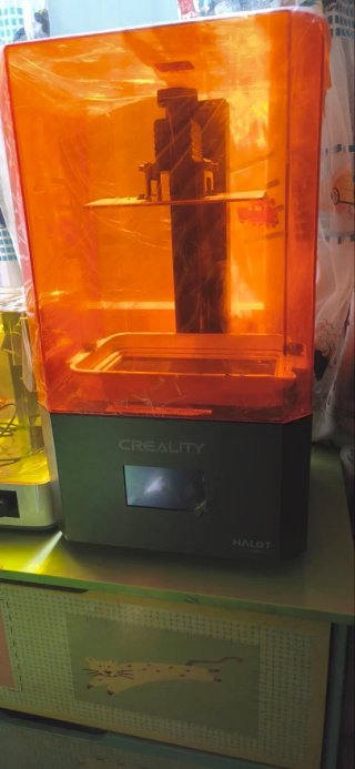 Stampante 3D HALOT Arancione e Grigio