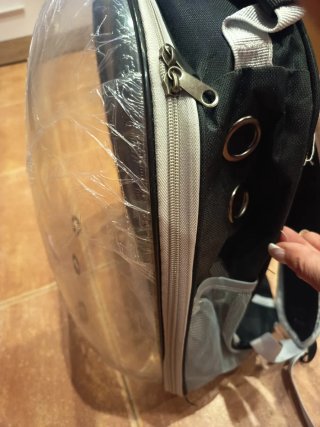 Mochila transportín para gato transparente .