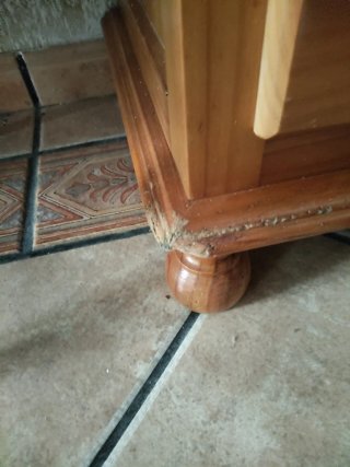 Cómoda de pino con espejo