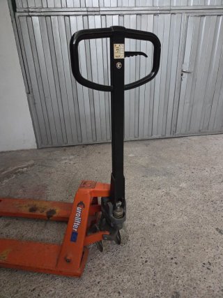Traspaleta manual naranja 2500 kgs