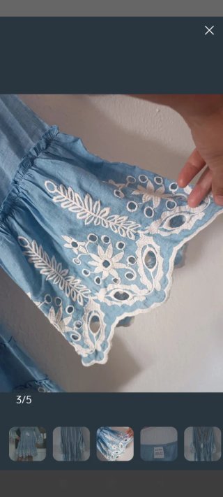 Vestido azul claro bordado