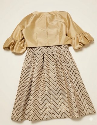 Vestido dorado con zigzag Talla M