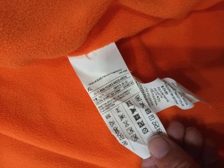 Cortavientos azul con cremallera naranja