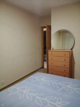 Habitación disponible solo chicas!!400€ con gastos