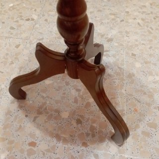 Mesa auxiliar madera y mármol (a reparar)