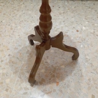 Mesa auxiliar madera y mármol (a reparar)