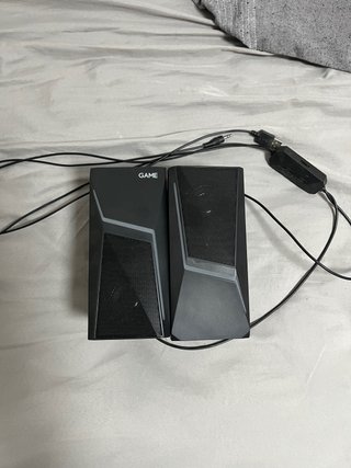 Altavoces negros GAME en perfecto estado