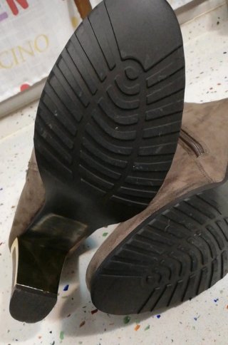 Botines Marrones Talla 41 con Detalle Dorado