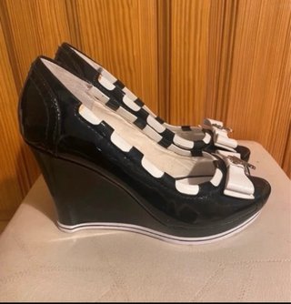 Guess Zapatos de cuña peep toe