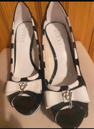 Guess Zapatos de cuña peep toe