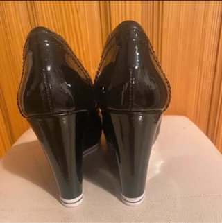 Guess Zapatos de cuña peep toe