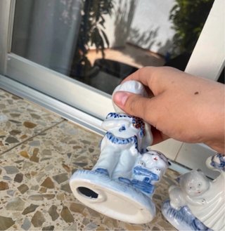 Figuras porcelana niño y niña con perros