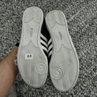 Zapatillas Adidas Negras y Blancas
