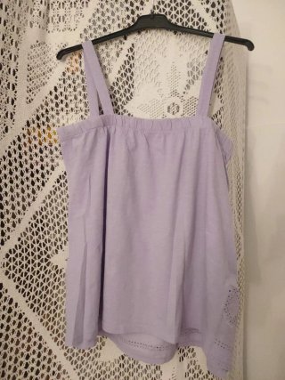 Camiseta lila con bordado